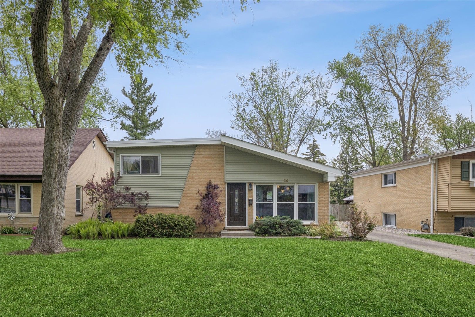 24 E Congress Street — Villa Park, IL 60181