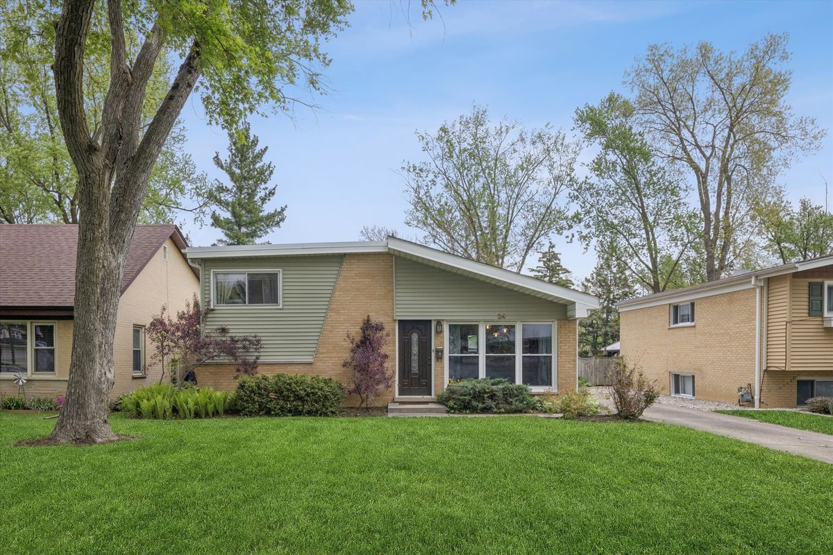 24 E Congress Street, Villa Park, IL 60181