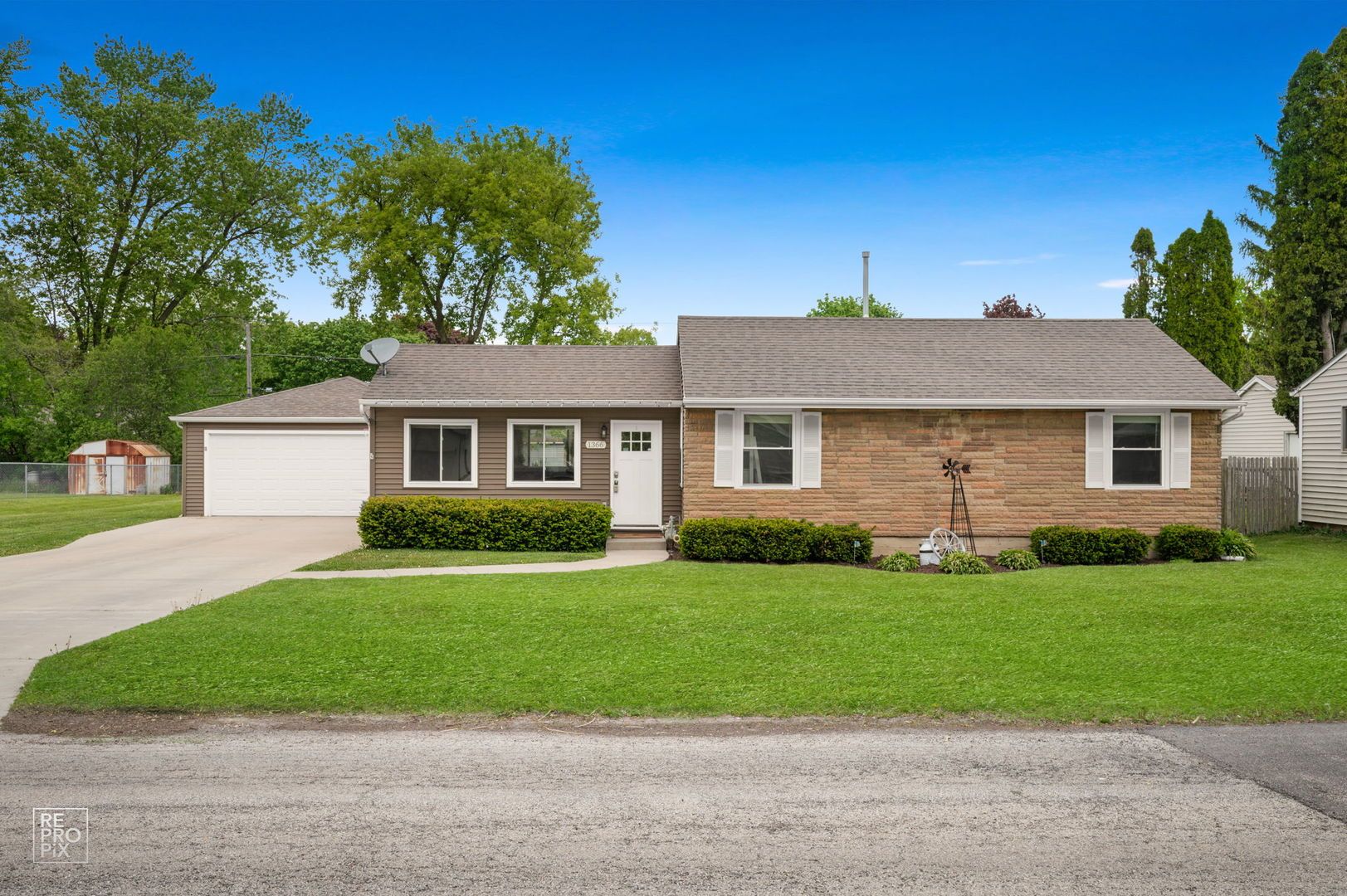 1366 Ivy Lane — Crystal Lake, IL 60014
