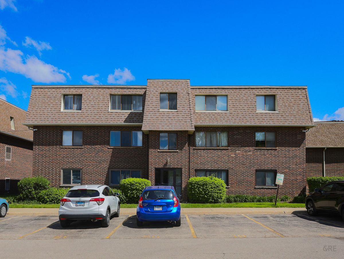 1412 Carol Court #1B, Palatine, IL 60074