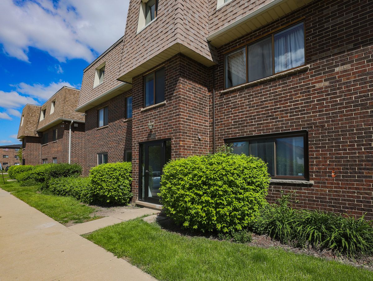 1412 Carol Court #1B, Palatine, IL 60074