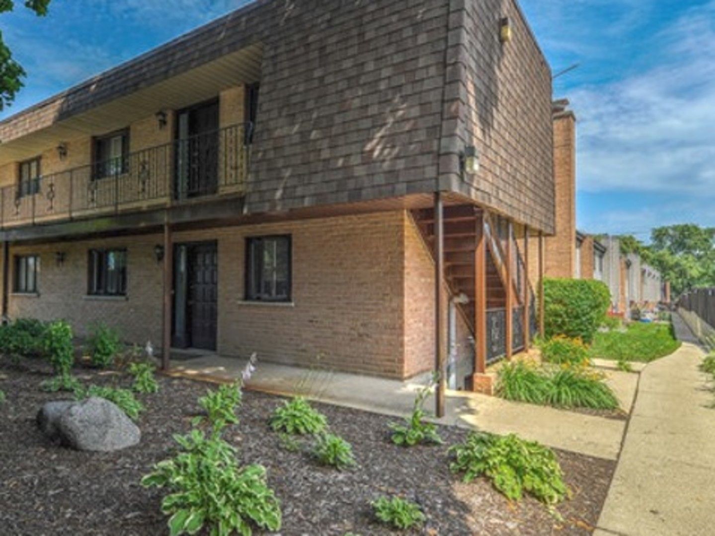 520 E Main Street #1C — Barrington, IL 60010