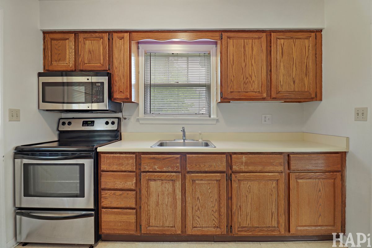 428 S Lake Terrace, Mundelein, IL 60060