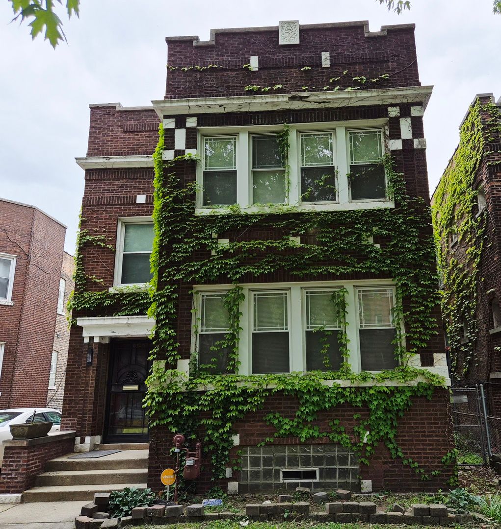 7826 Bennett Avenue, Chicago, IL 60649
