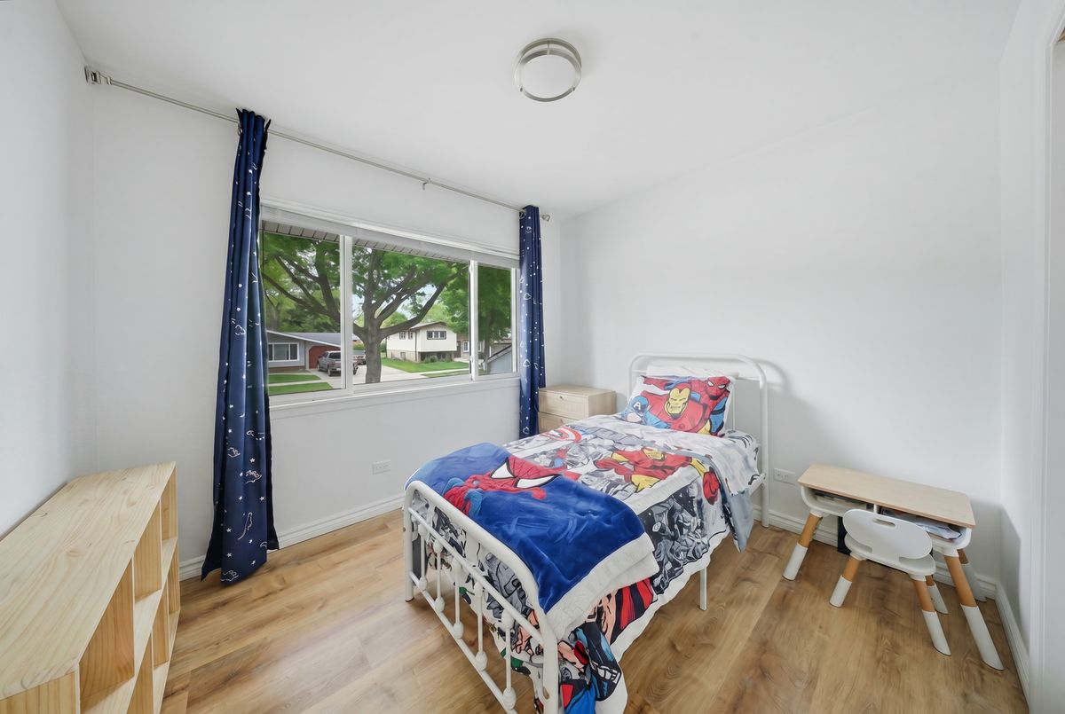25 N Prindle Avenue, Arlington Heights, IL 60004