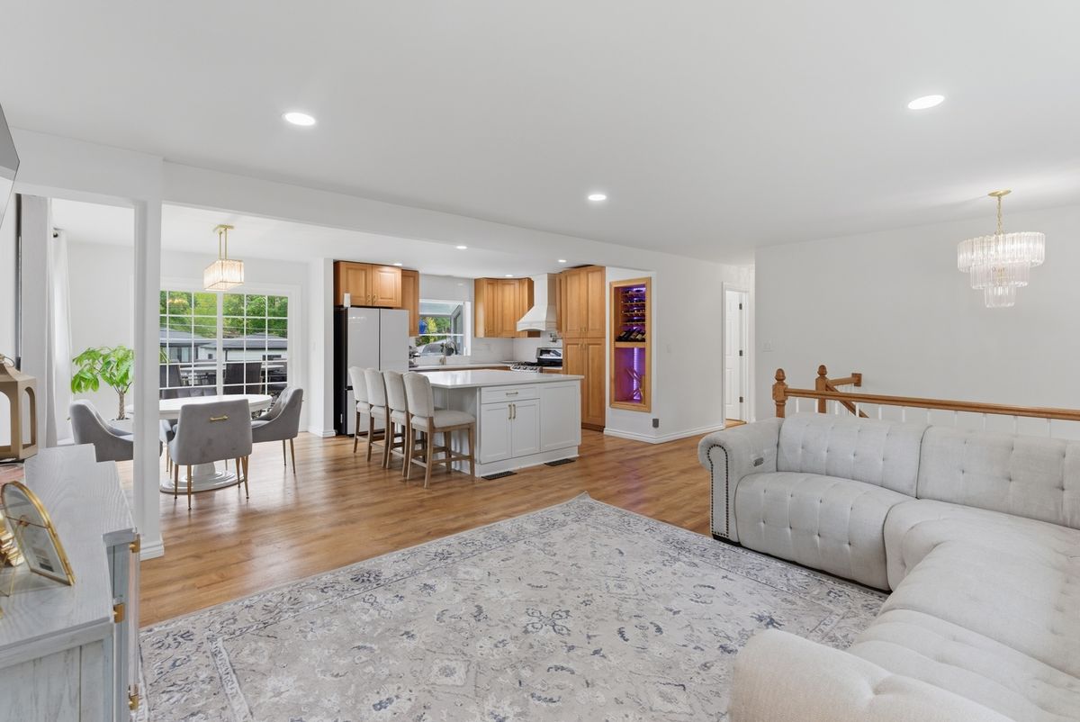 25 N Prindle Avenue, Arlington Heights, IL 60004