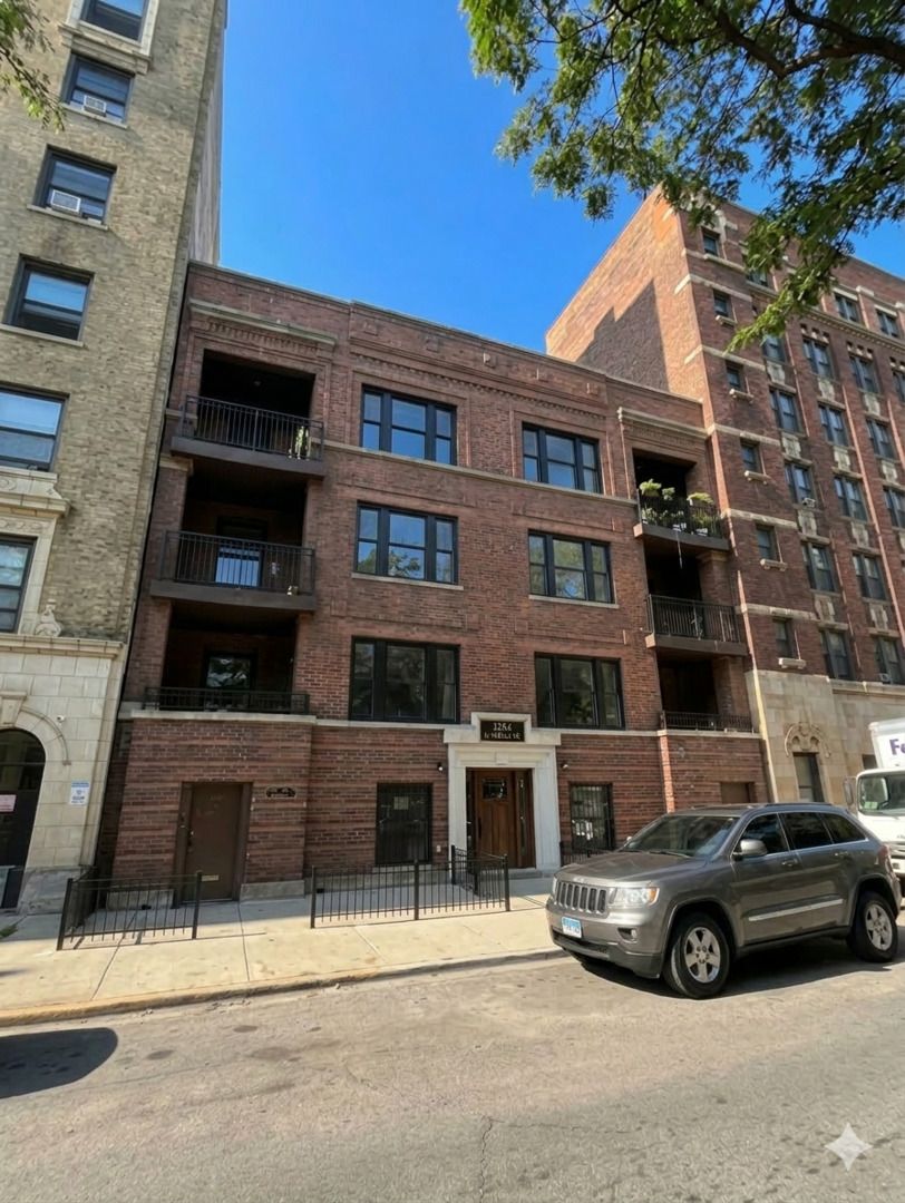 616 W Patterson Avenue #1W — Chicago, IL 60613