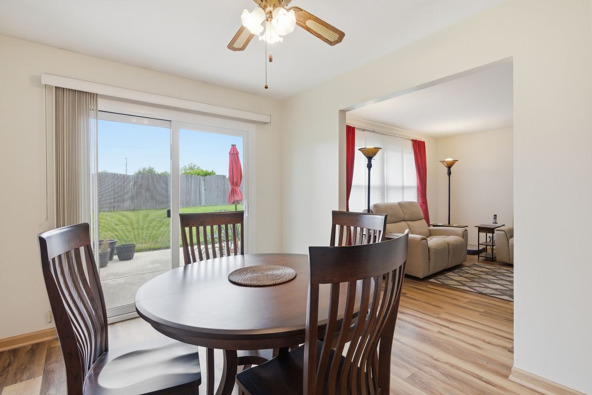 1375 Borden Drive, Elgin, IL 60120