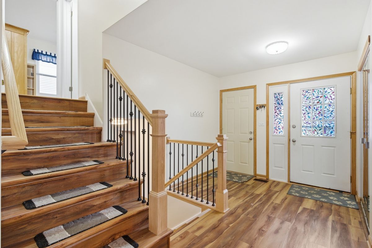 1375 Borden Drive, Elgin, IL 60120
