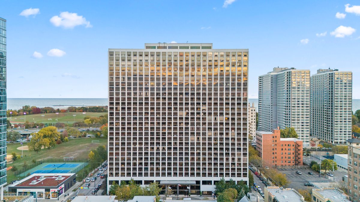 4343 Clarendon Avenue, Chicago, IL 60613