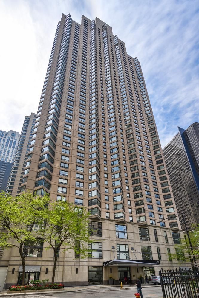401 ONTARIO Street, Chicago, IL 60611