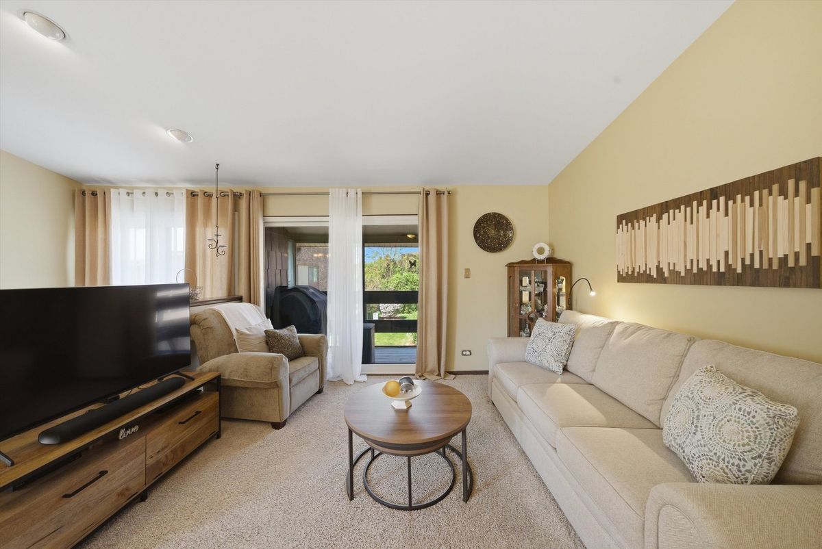 1 W Stonebridge Court #1C, Palos Hills, IL 60465