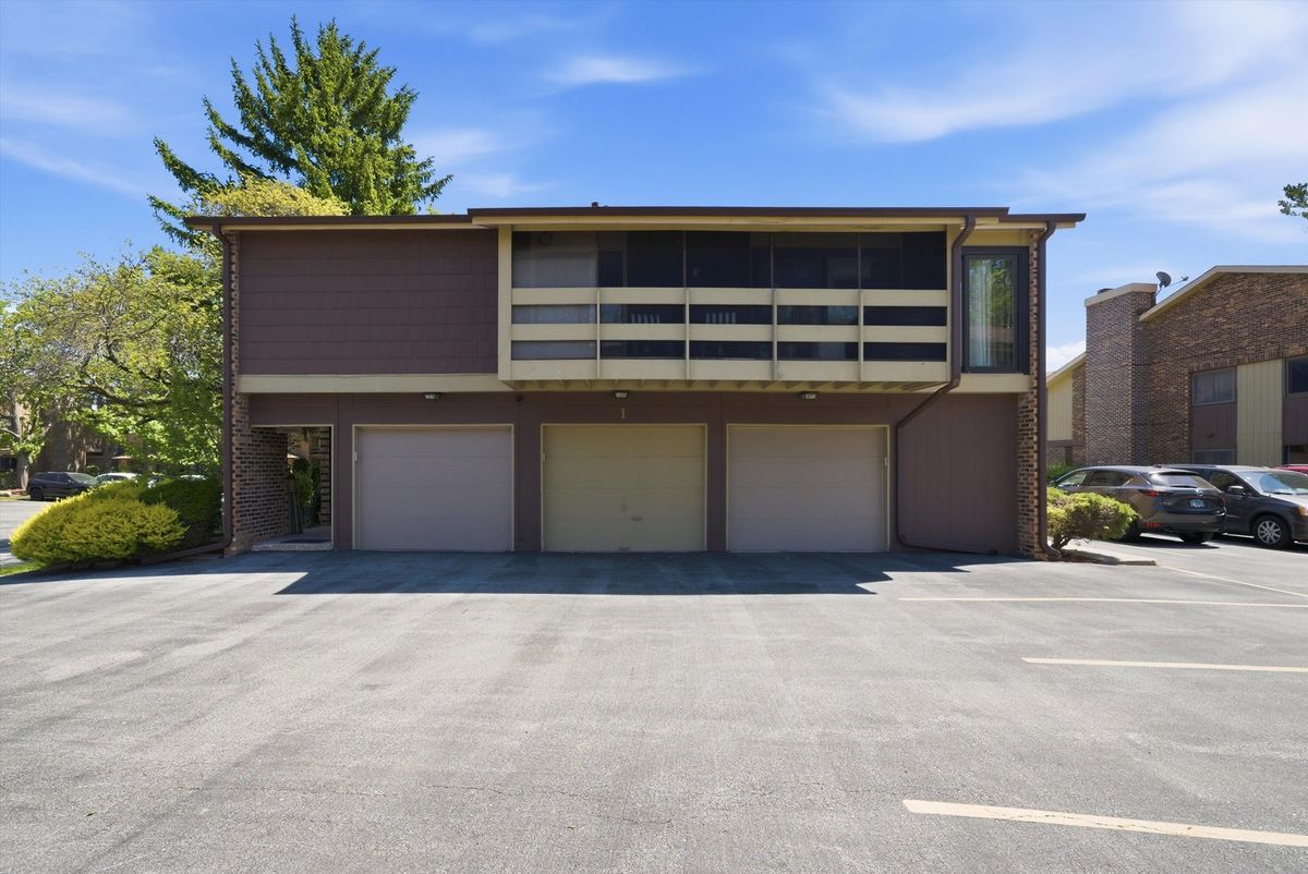 1 Stonebridge Court, Palos Hills, IL 60465