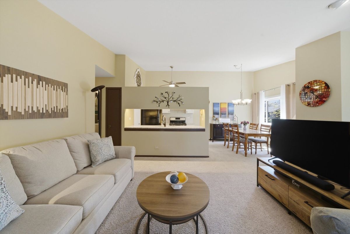 1 W Stonebridge Court #1C, Palos Hills, IL 60465