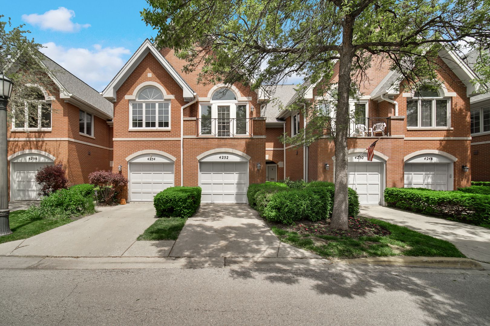 4252 W Harrington Lane — Chicago, IL 60646
