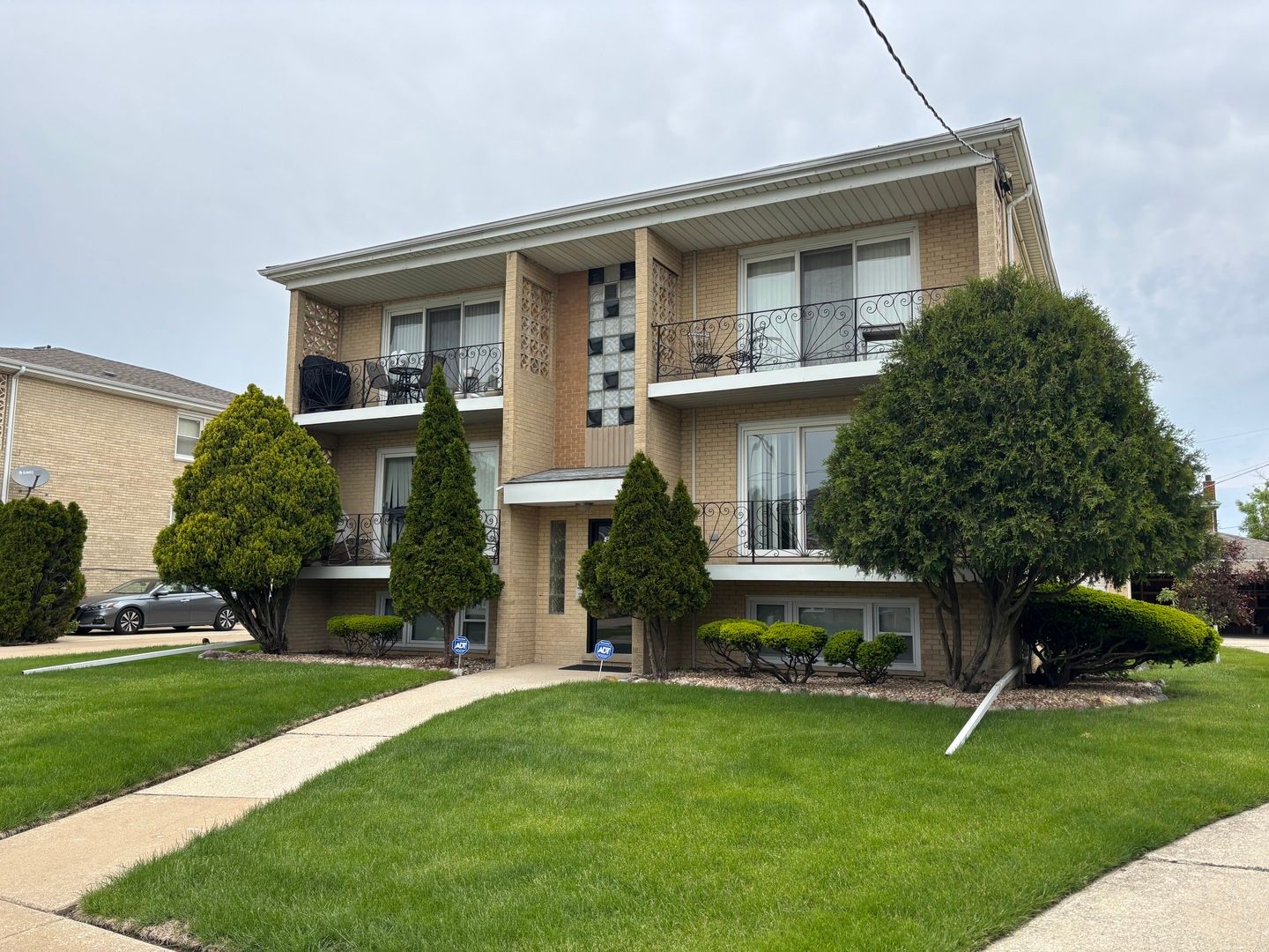 8637 Leamington Avenue #1S — Burbank, IL 60459