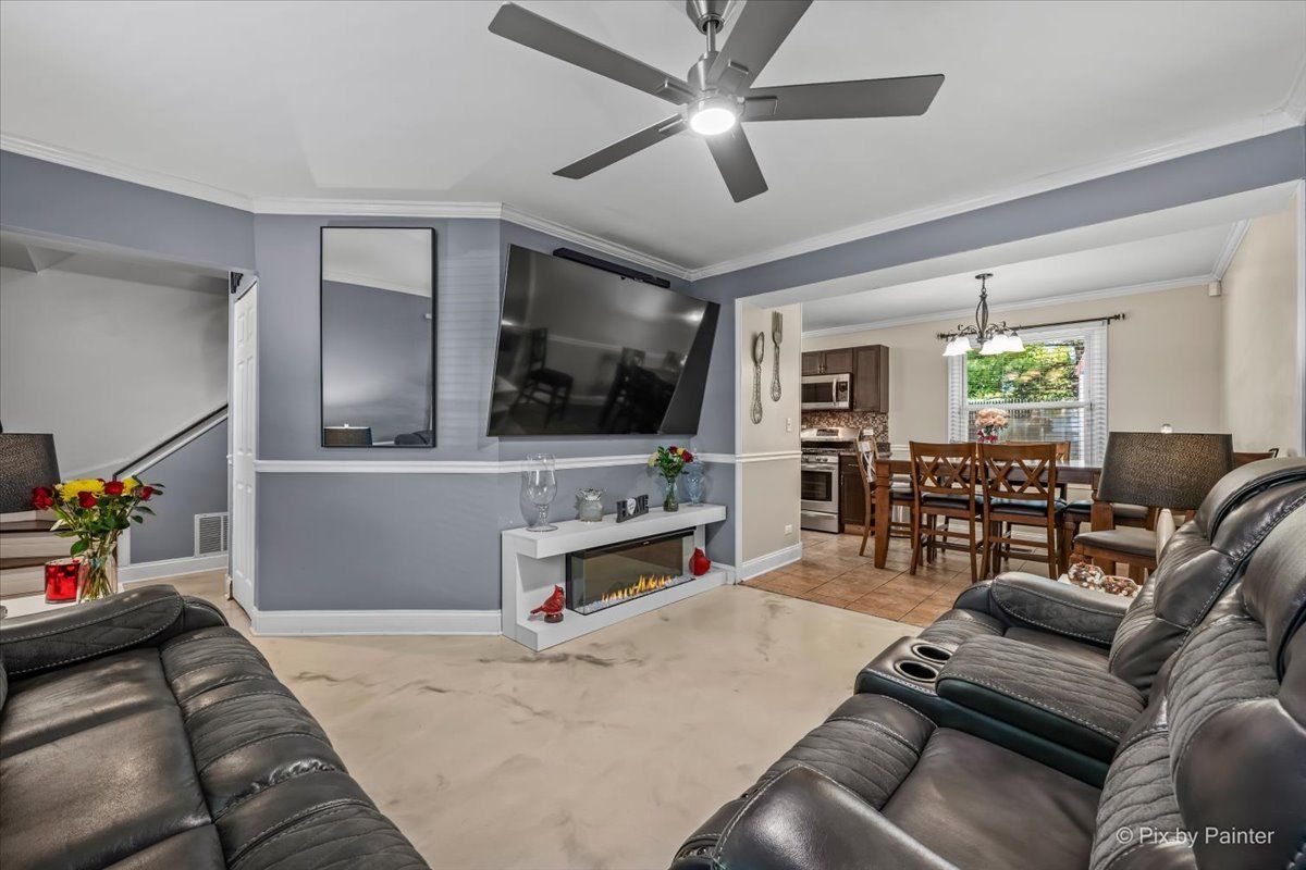 2238 Highfield Lane, Aurora, IL 60504