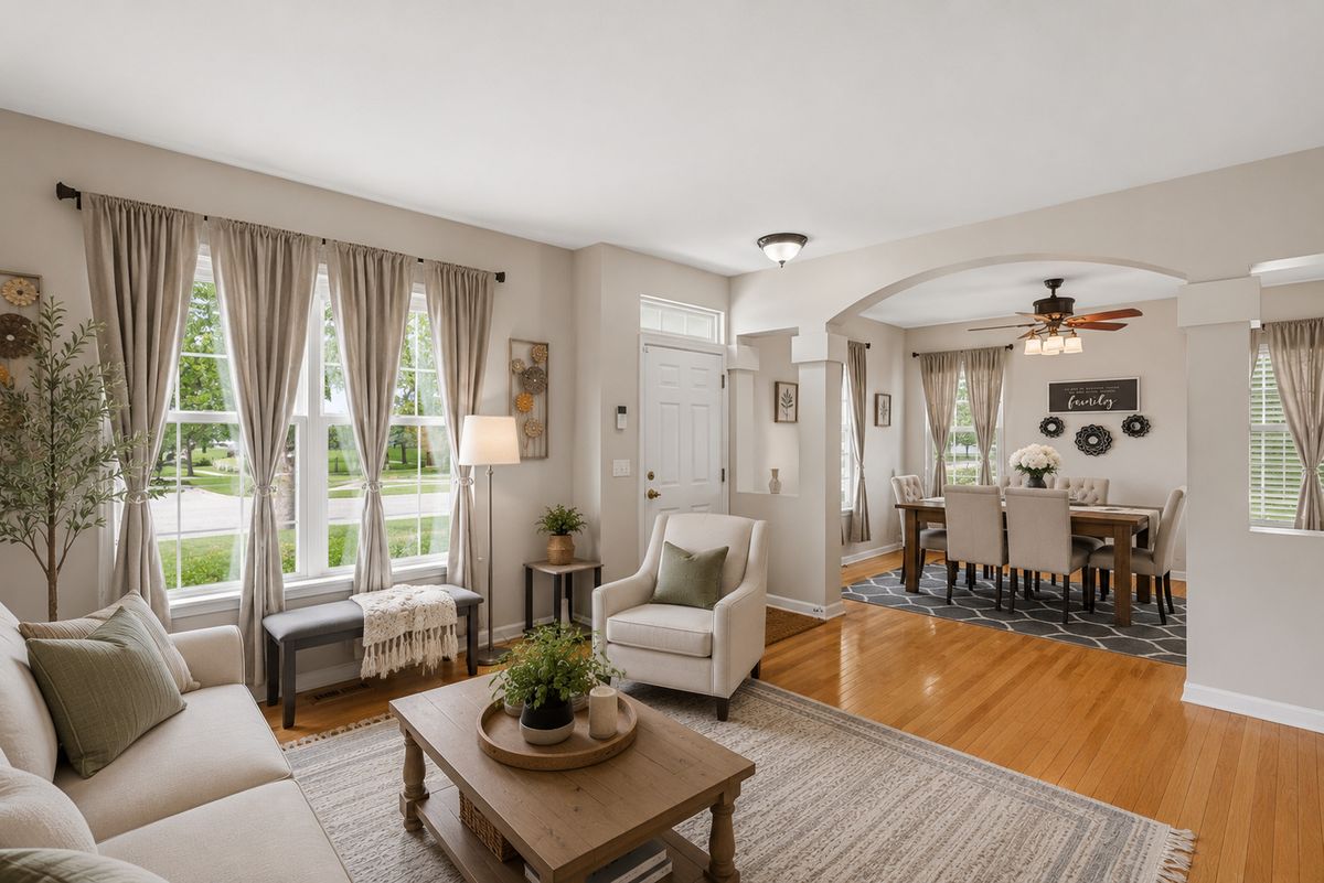 1013 Club Lake Drive, Antioch, IL 60002