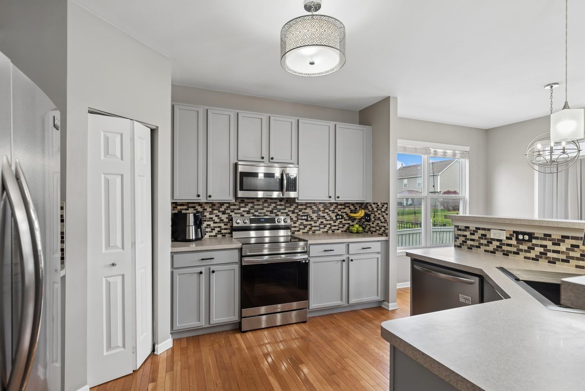 1013 Club Lake Drive, Antioch, IL 60002