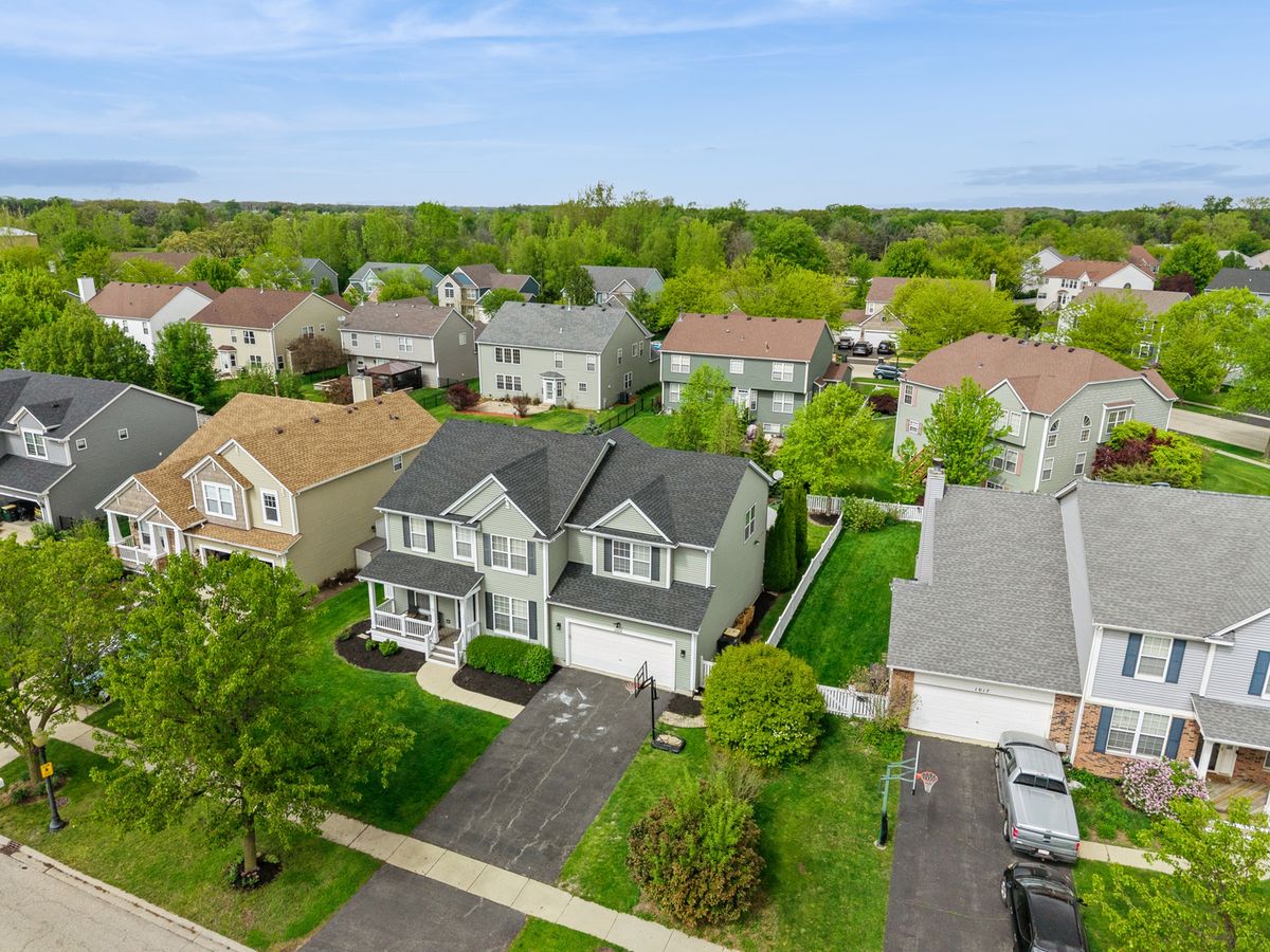 1013 Club Lake Drive, Antioch, IL 60002