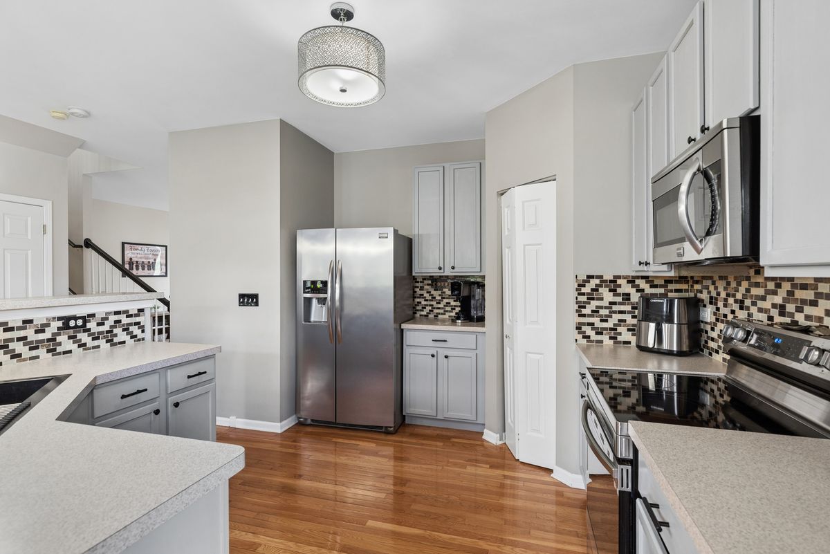 1013 Club Lake Drive, Antioch, IL 60002