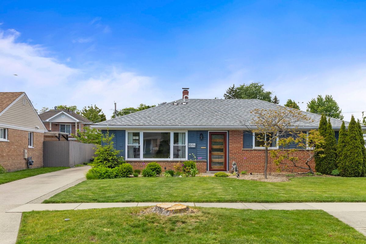 1076 3rd Avenue, Des Plaines, IL 60016