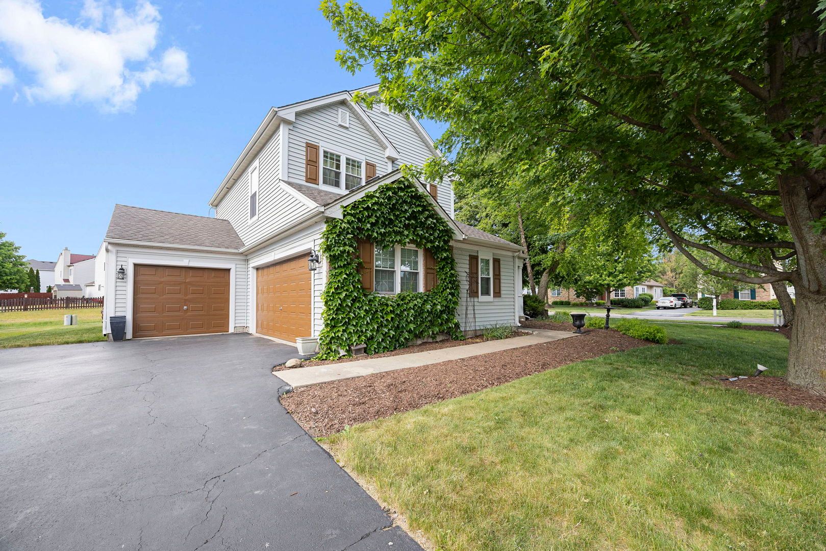 2000 Serenity Lane — Woodstock, IL 60098