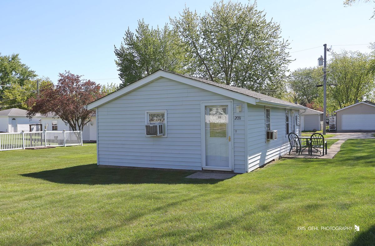 2031 Gilboa Avenue, Zion, IL 60099