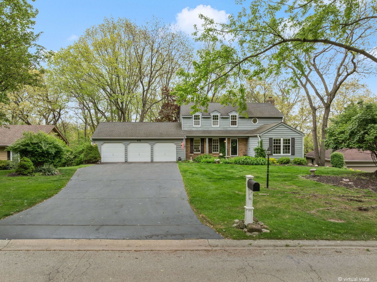 635 Oakview Drive — Algonquin, IL 60102