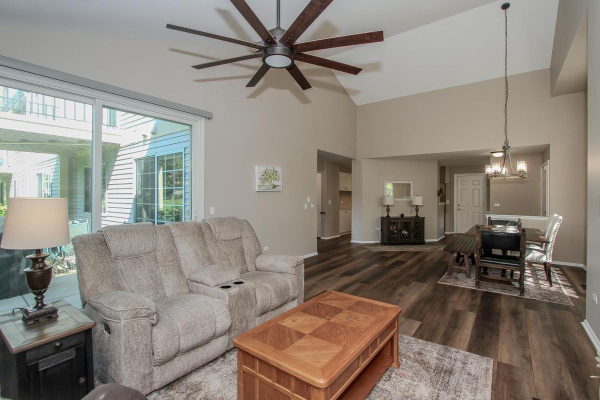 446 Cromwell Circle #1, Bartlett, IL 60103