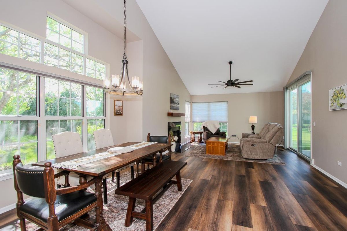 446 Cromwell Circle #1, Bartlett, IL 60103
