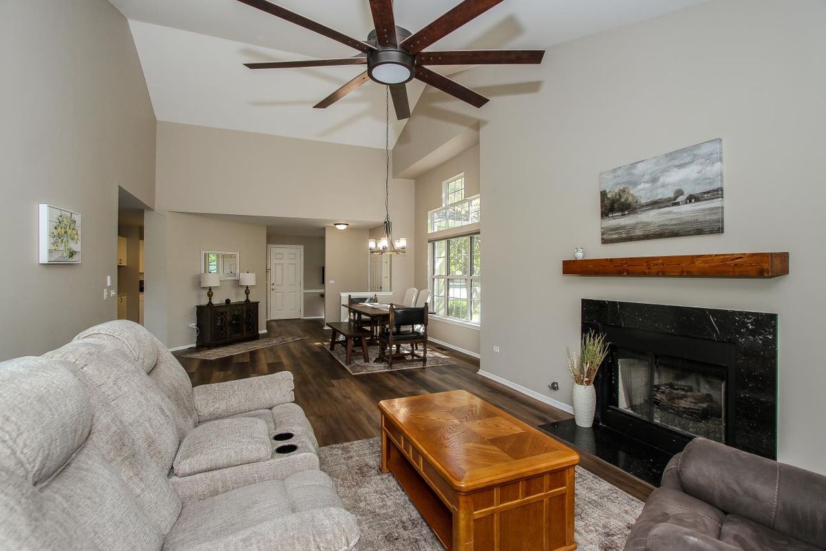 446 Cromwell Circle #1, Bartlett, IL 60103