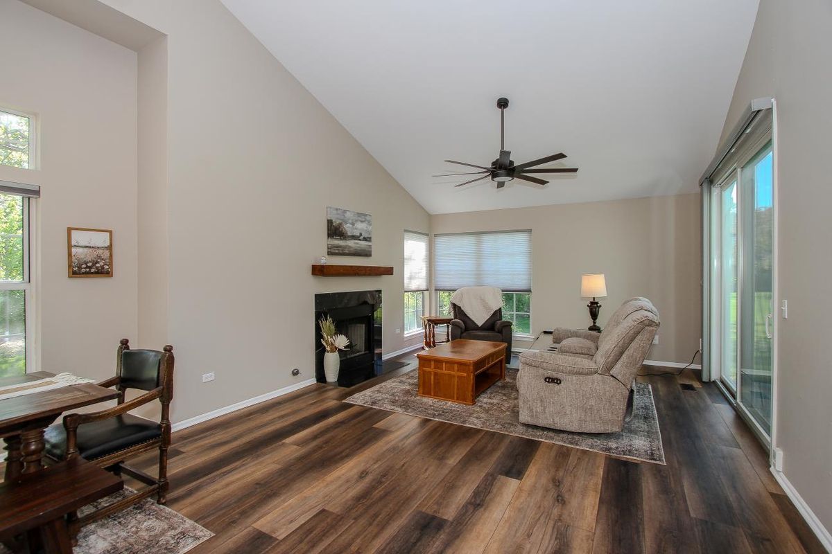 446 Cromwell Circle #1, Bartlett, IL 60103