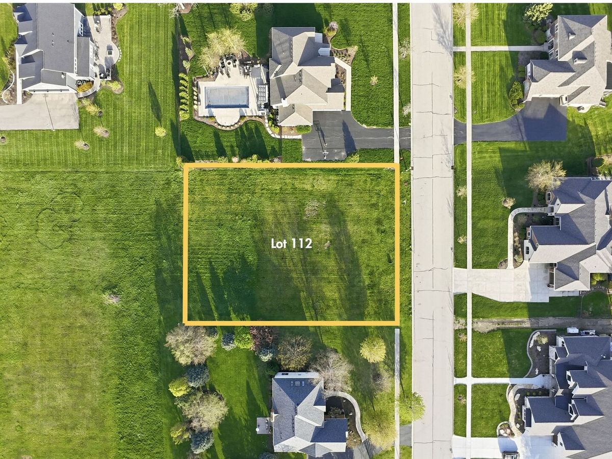 223 Merry Oaks Drive, Sycamore, IL 60178