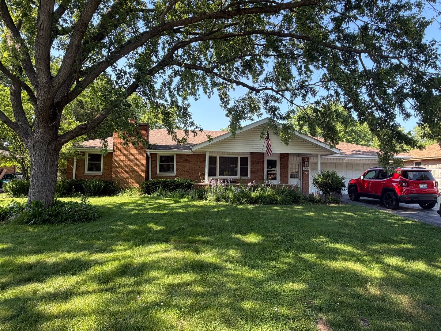309 Calkins Drive — Sugar Grove, IL 60554