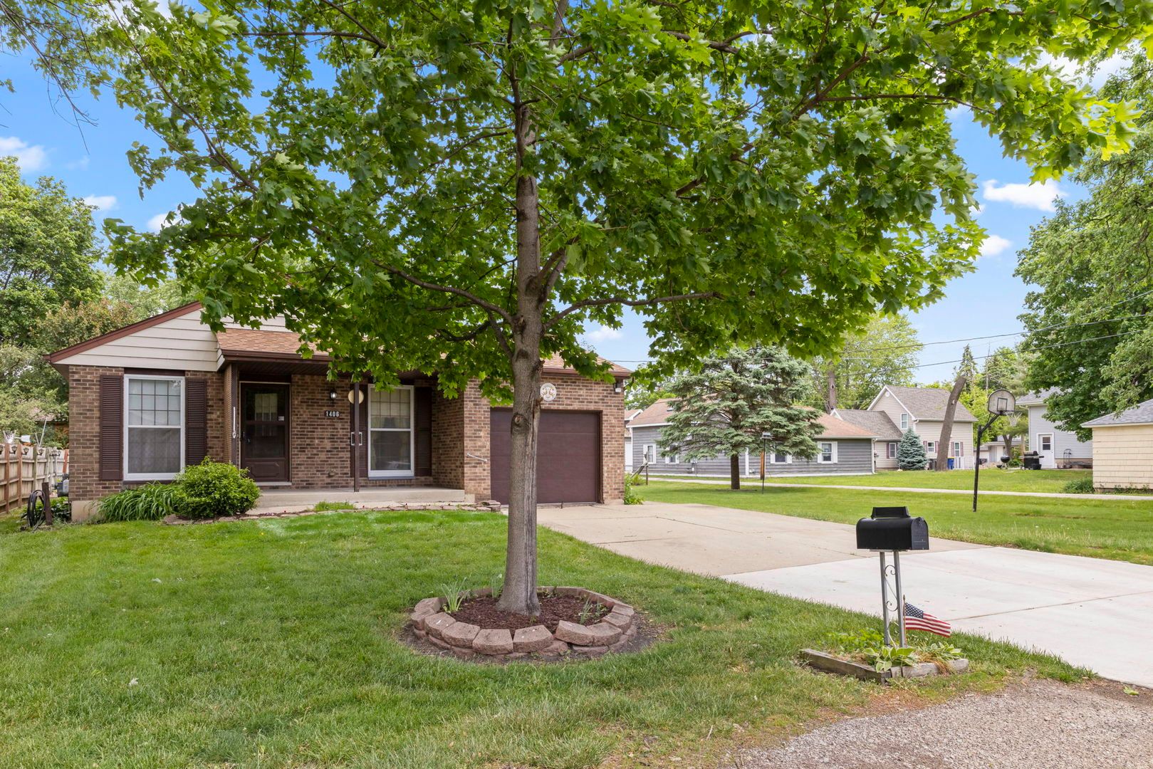 1406 Kaskaskia Avenue — Elgin, IL 60123