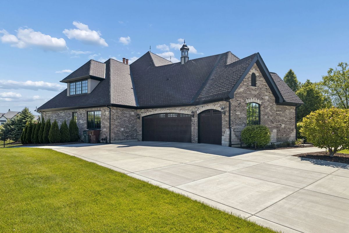 12526 Surrey Court, Mokena, IL 60448