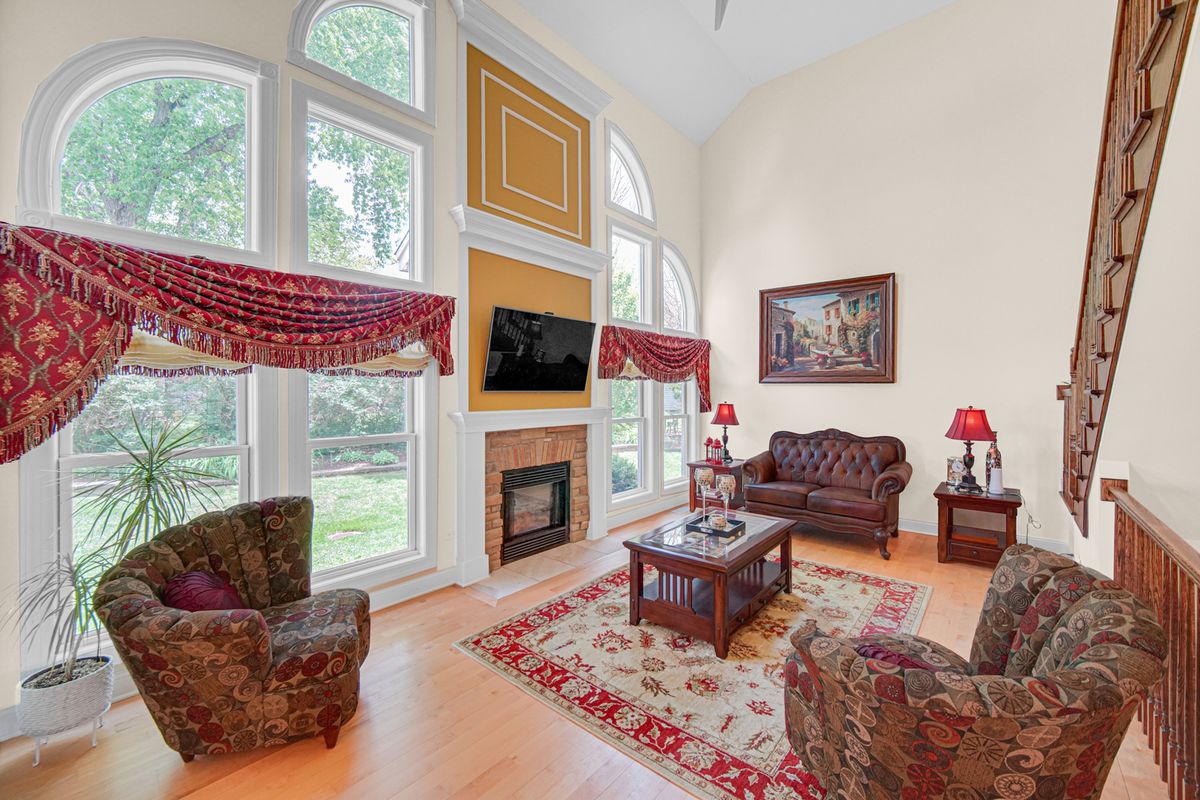 706 Wehrli Drive, Naperville, IL 60540