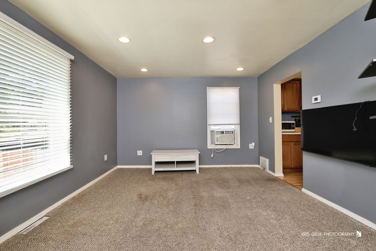 3233 Elisha Avenue, Zion, IL 60099