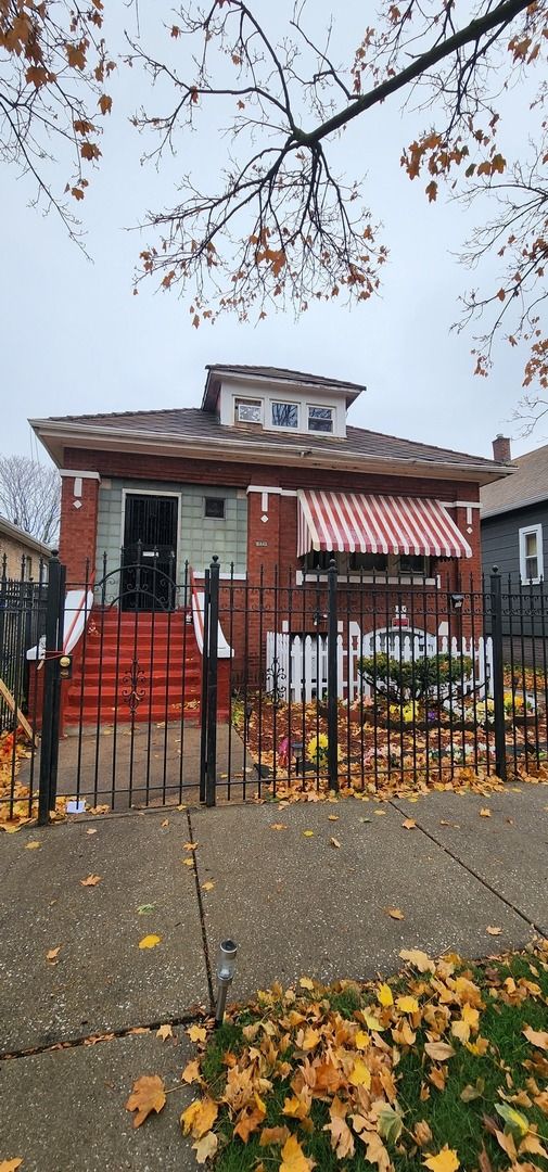 8443 S Manistee Avenue — Chicago, IL 60617