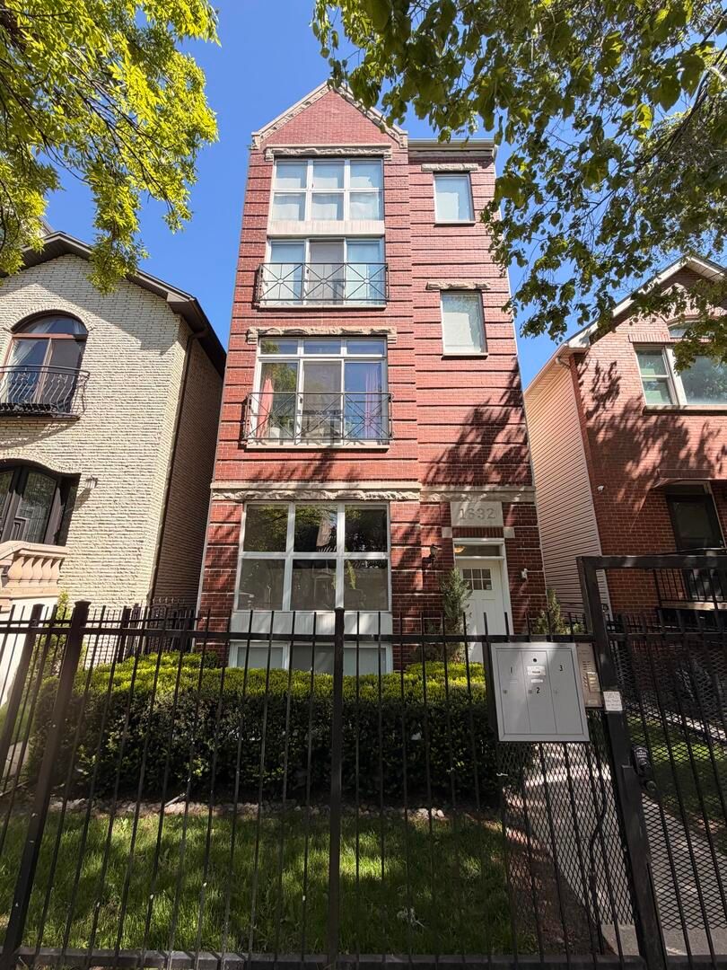 1632 W Erie Street #3, Chicago, IL 60622