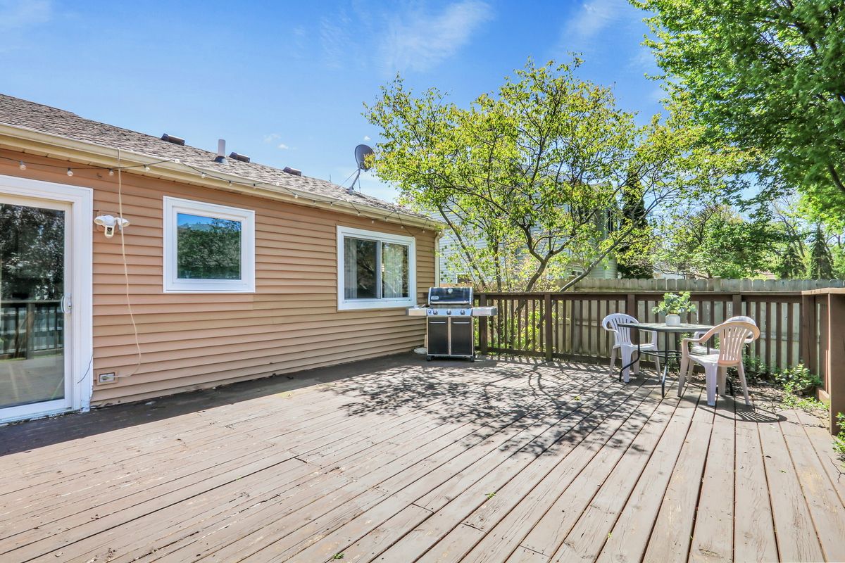 130 Lisk Drive, Hainesville, IL 60030
