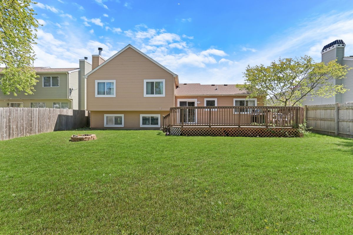 130 Lisk Drive, Hainesville, IL 60030