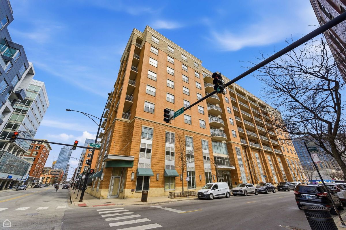 950 W Monroe Street #804, Chicago, IL 60607