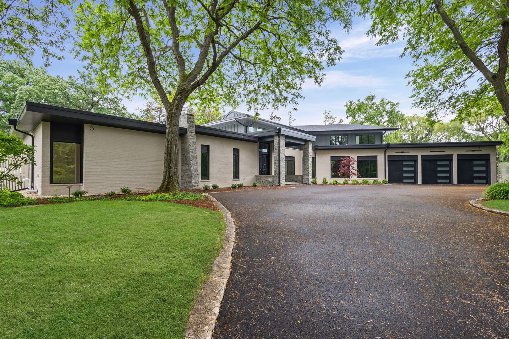 411 Woodland Court — Glenview, IL 60025