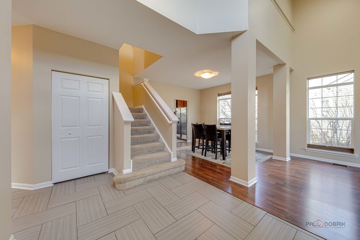 4 Waterton Drive, Streamwood, IL 60107