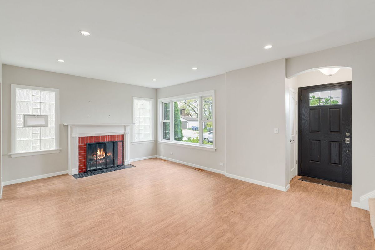 9535 S Fairfield Avenue, Evergreen Park, IL 60805