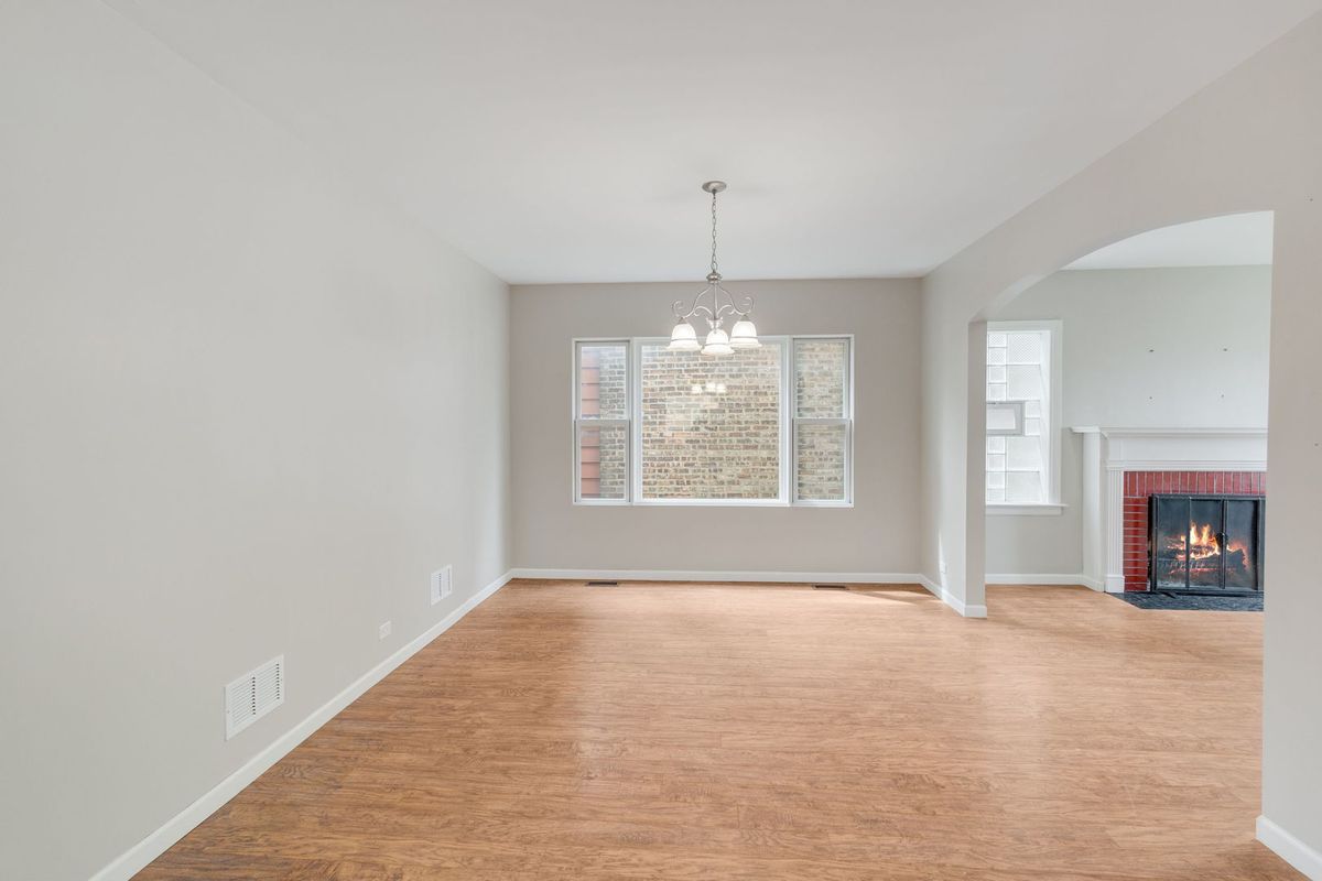 9535 S Fairfield Avenue, Evergreen Park, IL 60805