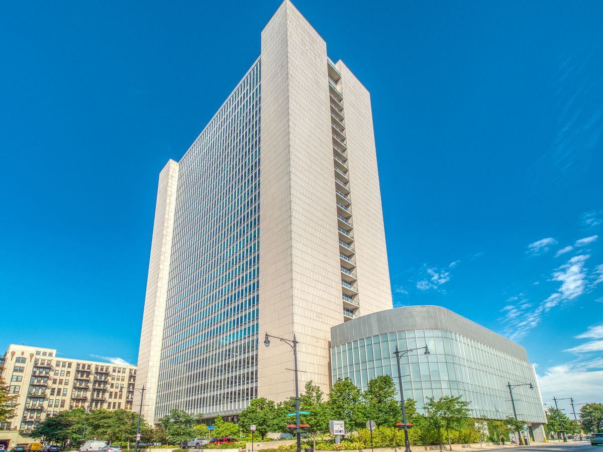 500 W Superior Street #1113, Chicago, IL 60654
