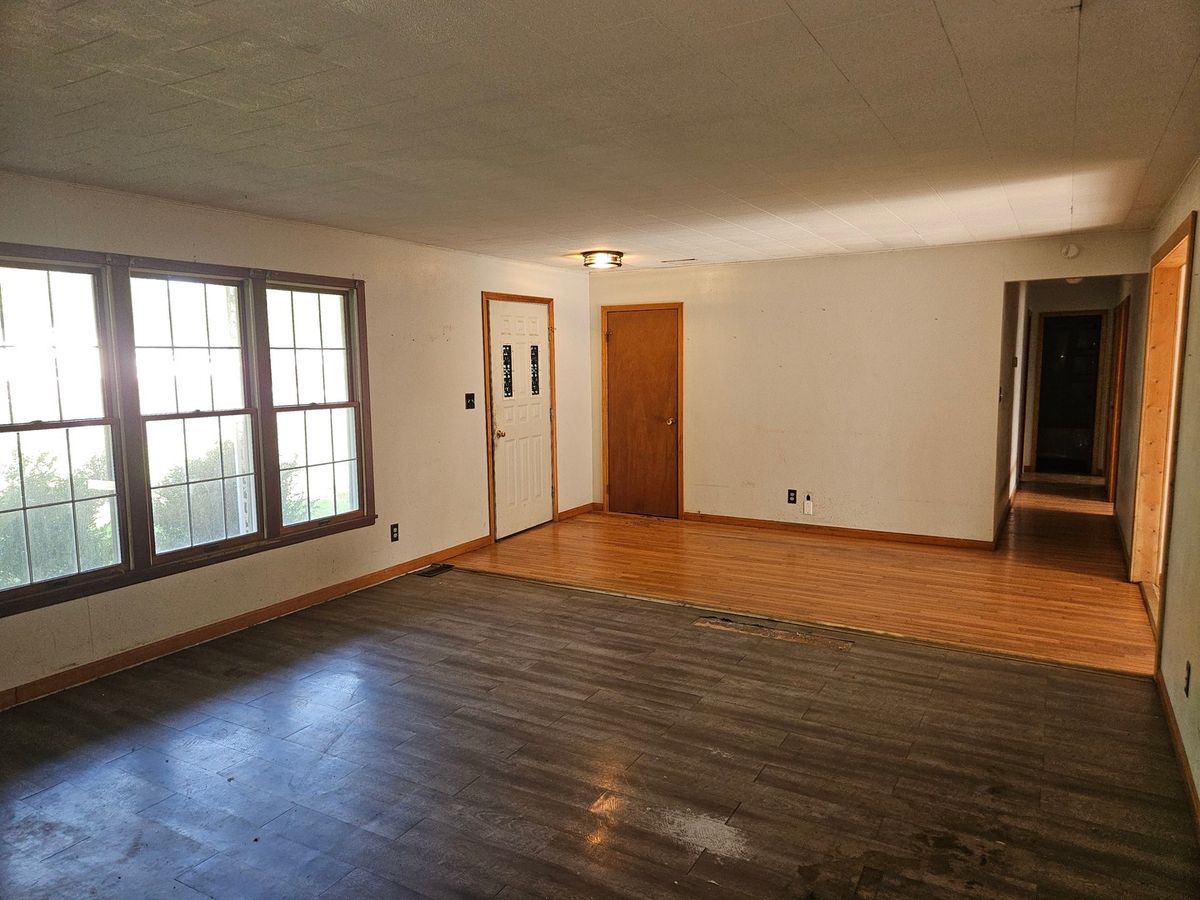 142 Fielder Drive, Salem, IL 62881